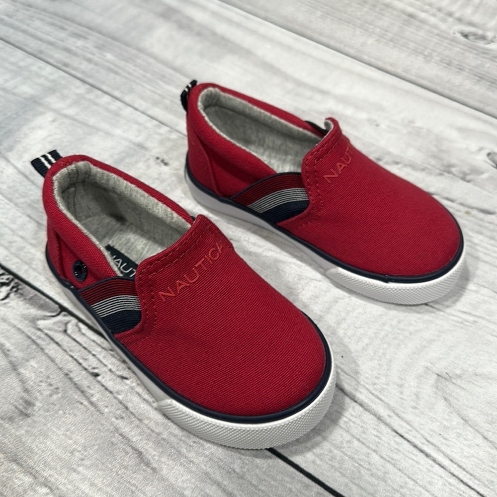 Toddler nautica slip on shoes size 5